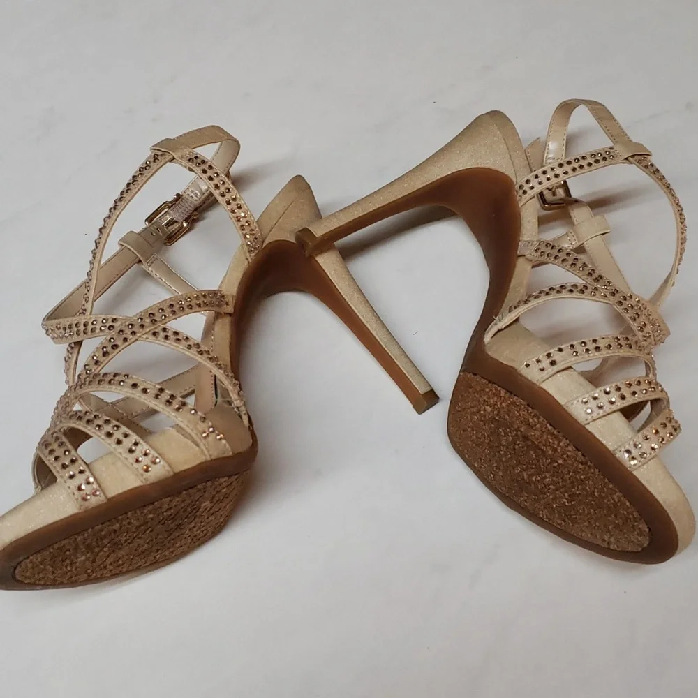Gianni Bini Gold Platform Heels - Picture 3 of 7